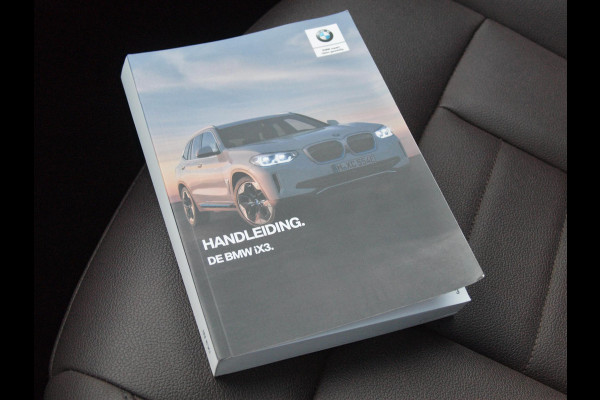 BMW iX3 Executive 80 kWh | Panoramadak | Camera | Trekhaak | Sfeerverlichting | Apple Carplay |