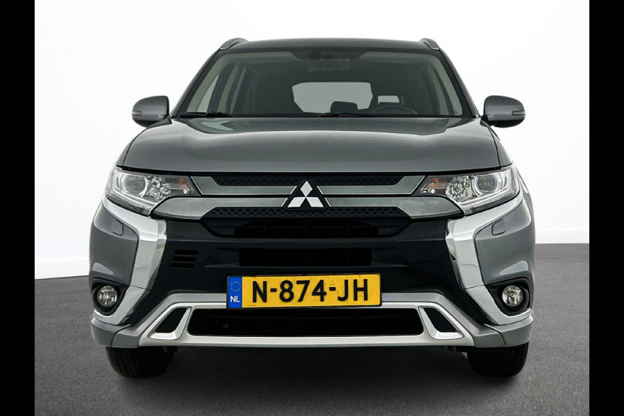 Mitsubishi Outlander 2.4 PHEV 165kW Pure Auto. Trekhaak Navigatie Apple Carplay/Android Auto Camera Parkeersensoren Cruise Control Stoelverwarming Climate Control Lichtmetalen velgen Getinte ramen