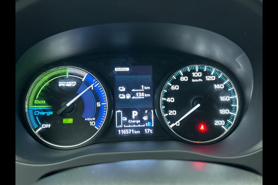 Mitsubishi Outlander 2.4 PHEV 165kW Pure Auto. Trekhaak Navigatie Apple Carplay/Android Auto Camera Parkeersensoren Cruise Control Stoelverwarming Climate Control Lichtmetalen velgen Getinte ramen