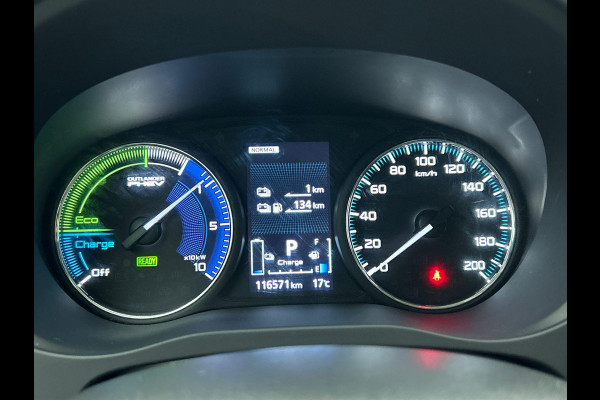 Mitsubishi Outlander 2.4 PHEV 165kW Pure Auto. Trekhaak Navigatie Apple Carplay/Android Auto Camera Parkeersensoren Cruise Control Stoelverwarming Climate Control Lichtmetalen velgen Getinte ramen