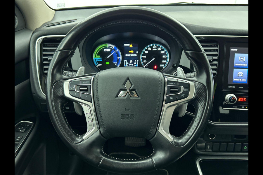 Mitsubishi Outlander 2.4 PHEV 165kW Pure Auto. Trekhaak Navigatie Apple Carplay/Android Auto Camera Parkeersensoren Cruise Control Stoelverwarming Climate Control Lichtmetalen velgen Getinte ramen