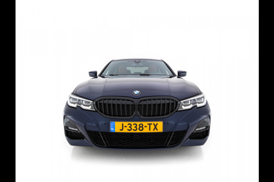 BMW 3-serie 330e eDrive Edition M-Sportpack (INCL.BTW) *LUXURY-LEATHER | FULL-LED | HEATED-SPORTSEATS | DIGI-COCKPIT | HIFI-SOUND | NAVI-FULLMAP | AMBIENT-LIGHT | 19''ALU* BMW 3-serie 330e eDrive Edition M-Sportpack (INCL.BTW) *LUXURY-LEATHER | FULL-LED | HEATED-SPORTSEATS | DIGI-COCKPIT | HIFI-SOUND | NAVI-FULLMAP | AMBIENT-LIGHT | 19''ALU*