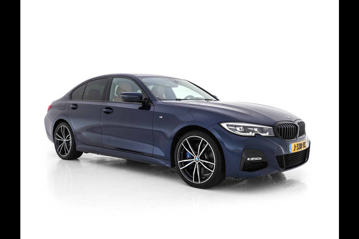BMW 3-serie 330e eDrive Edition M-Sportpack (INCL.BTW) *LUXURY-LEATHER | FULL-LED | HEATED-SPORTSEATS | DIGI-COCKPIT | HIFI-SOUND | NAVI-FULLMAP | AMBIENT-LIGHT | 19''ALU* BMW 3-serie 330e eDrive Edition M-Sportpack (INCL.BTW) *LUXURY-LEATHER | FULL-LED | HEATED-SPORTSEATS | DIGI-COCKPIT | HIFI-SOUND | NAVI-FULLMAP | AMBIENT-LIGHT | 19''ALU*