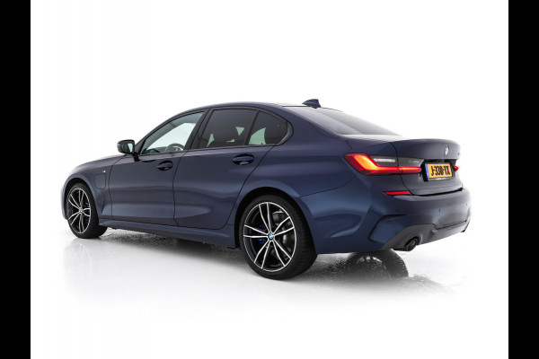 BMW 3-serie 330e eDrive Edition M-Sportpack (INCL.BTW) *LUXURY-LEATHER | FULL-LED | HEATED-SPORTSEATS | DIGI-COCKPIT | HIFI-SOUND | NAVI-FULLMAP | AMBIENT-LIGHT | 19''ALU* BMW 3-serie 330e eDrive Edition M-Sportpack (INCL.BTW) *LUXURY-LEATHER | FULL-LED | HEATED-SPORTSEATS | DIGI-COCKPIT | HIFI-SOUND | NAVI-FULLMAP | AMBIENT-LIGHT | 19''ALU*