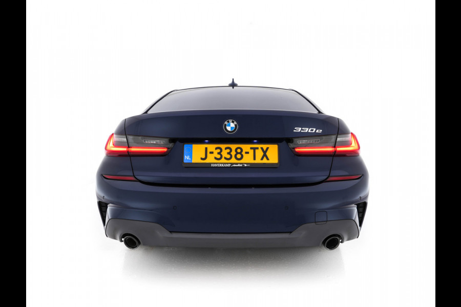 BMW 3-serie 330e eDrive Edition M-Sportpack (INCL.BTW) *LUXURY-LEATHER | FULL-LED | HEATED-SPORTSEATS | DIGI-COCKPIT | HIFI-SOUND | NAVI-FULLMAP | AMBIENT-LIGHT | 19''ALU* BMW 3-serie 330e eDrive Edition M-Sportpack (INCL.BTW) *LUXURY-LEATHER | FULL-LED | HEATED-SPORTSEATS | DIGI-COCKPIT | HIFI-SOUND | NAVI-FULLMAP | AMBIENT-LIGHT | 19''ALU*