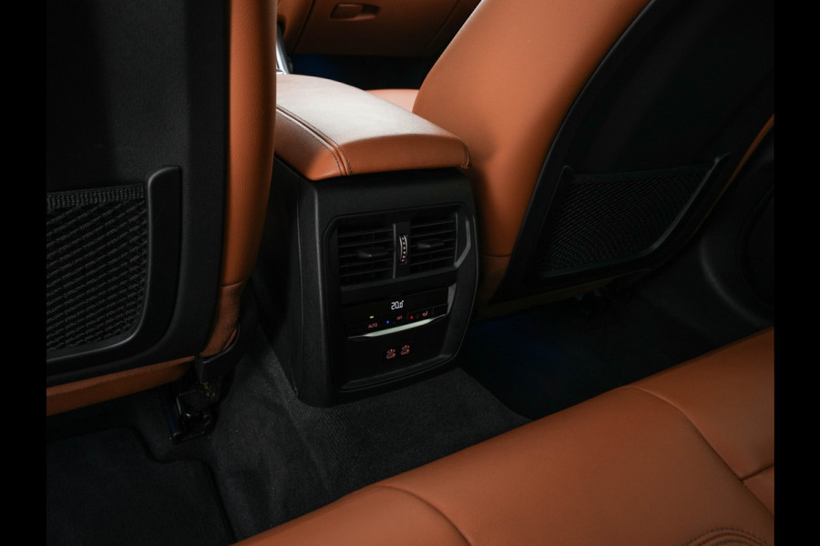 BMW 3-serie 330e eDrive Edition M-Sportpack (INCL.BTW) *LUXURY-LEATHER | FULL-LED | HEATED-SPORTSEATS | DIGI-COCKPIT | HIFI-SOUND | NAVI-FULLMAP | AMBIENT-LIGHT | 19''ALU* BMW 3-serie 330e eDrive Edition M-Sportpack (INCL.BTW) *LUXURY-LEATHER | FULL-LED | HEATED-SPORTSEATS | DIGI-COCKPIT | HIFI-SOUND | NAVI-FULLMAP | AMBIENT-LIGHT | 19''ALU*