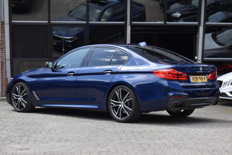 BMW 5 Serie M550i xDrive High Executive HUD Pano Lane ACC B&W Sfeer BMW 5 Serie M550i xDrive High Executive HUD Pano Lane ACC B&W Sfeer