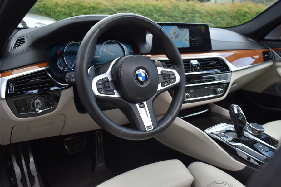 BMW 5 Serie M550i xDrive High Executive HUD Pano Lane ACC B&W Sfeer BMW 5 Serie M550i xDrive High Executive HUD Pano Lane ACC B&W Sfeer