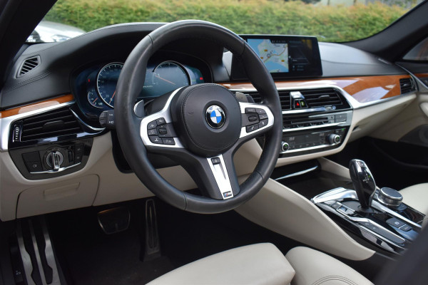BMW 5 Serie M550i xDrive High Executive HUD Pano Lane ACC B&W Sfeer BMW 5 Serie M550i xDrive High Executive HUD Pano Lane ACC B&W Sfeer