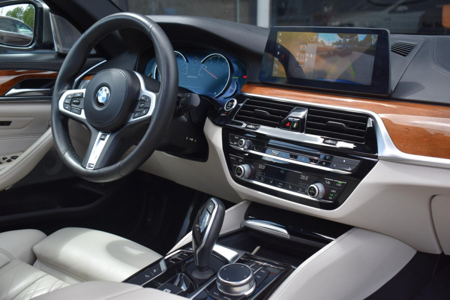 BMW 5 Serie M550i xDrive High Executive HUD Pano Lane ACC B&W Sfeer BMW 5 Serie M550i xDrive High Executive HUD Pano Lane ACC B&W Sfeer