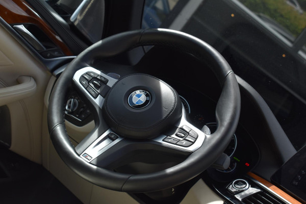 BMW 5 Serie M550i xDrive High Executive HUD Pano Lane ACC B&W Sfeer BMW 5 Serie M550i xDrive High Executive HUD Pano Lane ACC B&W Sfeer