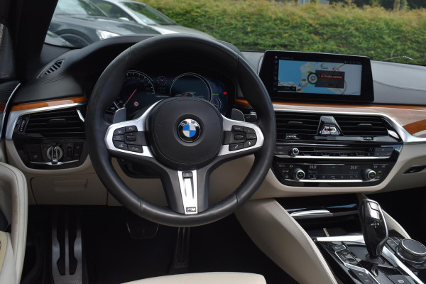 BMW 5 Serie M550i xDrive High Executive HUD Pano Lane ACC B&W Sfeer BMW 5 Serie M550i xDrive High Executive HUD Pano Lane ACC B&W Sfeer