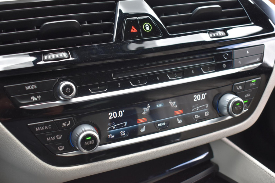 BMW 5 Serie M550i xDrive High Executive HUD Pano Lane ACC B&W Sfeer BMW 5 Serie M550i xDrive High Executive HUD Pano Lane ACC B&W Sfeer