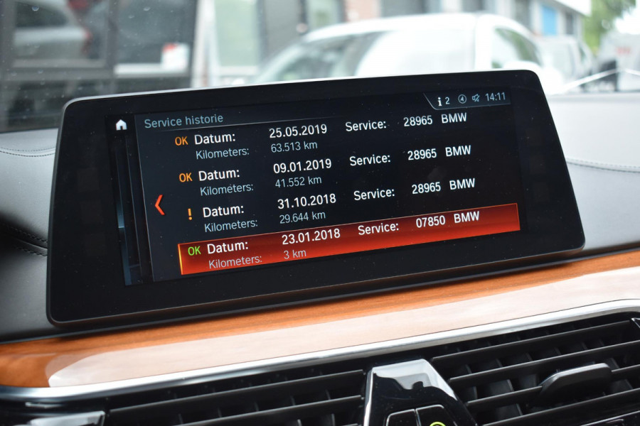 BMW 5 Serie M550i xDrive High Executive HUD Pano Lane ACC B&W Sfeer BMW 5 Serie M550i xDrive High Executive HUD Pano Lane ACC B&W Sfeer