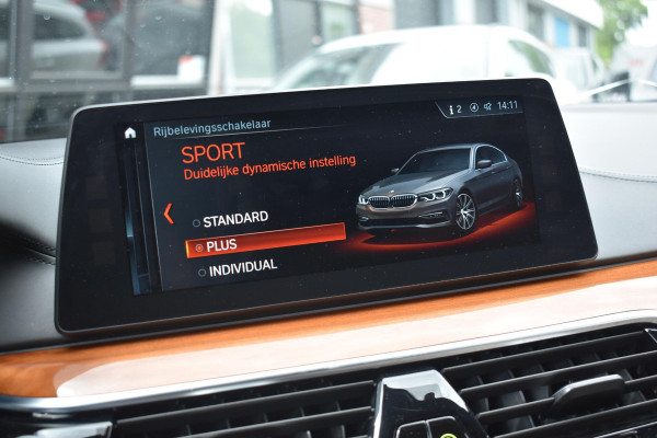 BMW 5 Serie M550i xDrive High Executive HUD Pano Lane ACC B&W Sfeer BMW 5 Serie M550i xDrive High Executive HUD Pano Lane ACC B&W Sfeer