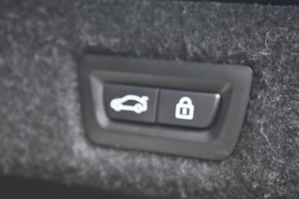 BMW 5 Serie M550i xDrive High Executive HUD Pano Lane ACC B&W Sfeer BMW 5 Serie M550i xDrive High Executive HUD Pano Lane ACC B&W Sfeer