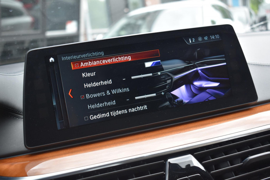 BMW 5 Serie M550i xDrive High Executive HUD Pano Lane ACC B&W Sfeer BMW 5 Serie M550i xDrive High Executive HUD Pano Lane ACC B&W Sfeer