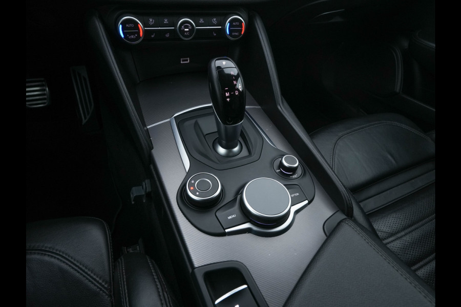 Alfa Romeo Giulia 2.0T B-Tech (INCL.BTW) Aut. *LUXURY-LEATHER | XENON | ADAPTIVE-CRUISE | MEMORY-PACK | HEATED-SPORTSEATS | KEYLESS | CAMERA | NAVI-FULLMAP | DAB+ | SHIFT-PADDLES | PRIVACY-GLASS | SHIFT-PADDLES | ECC | 18 Alfa Romeo Giulia 2.0T B-Tech (INCL.BTW) Aut. *LUXURY-LEATHER | XENON | ADAPTIVE-CRUISE | MEMORY-PACK | HEATED-SPORTSEATS | KEYLESS | CAMERA | NAVI-FULLMAP | DAB+ | SHIFT-PADDLES | PRIVACY-GLASS | SHIFT-PADDLES | ECC | 18