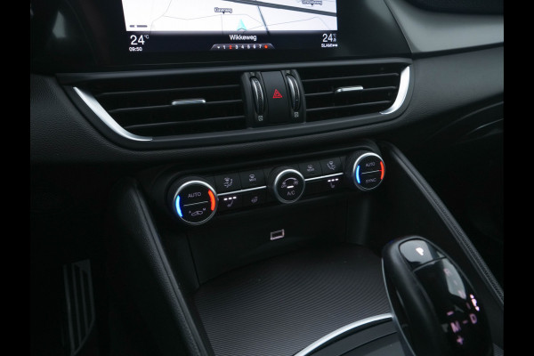 Alfa Romeo Giulia 2.0T B-Tech (INCL.BTW) Aut. *LUXURY-LEATHER | XENON | ADAPTIVE-CRUISE | MEMORY-PACK | HEATED-SPORTSEATS | KEYLESS | CAMERA | NAVI-FULLMAP | DAB+ | SHIFT-PADDLES | PRIVACY-GLASS | SHIFT-PADDLES | ECC | 18 Alfa Romeo Giulia 2.0T B-Tech (INCL.BTW) Aut. *LUXURY-LEATHER | XENON | ADAPTIVE-CRUISE | MEMORY-PACK | HEATED-SPORTSEATS | KEYLESS | CAMERA | NAVI-FULLMAP | DAB+ | SHIFT-PADDLES | PRIVACY-GLASS | SHIFT-PADDLES | ECC | 18
