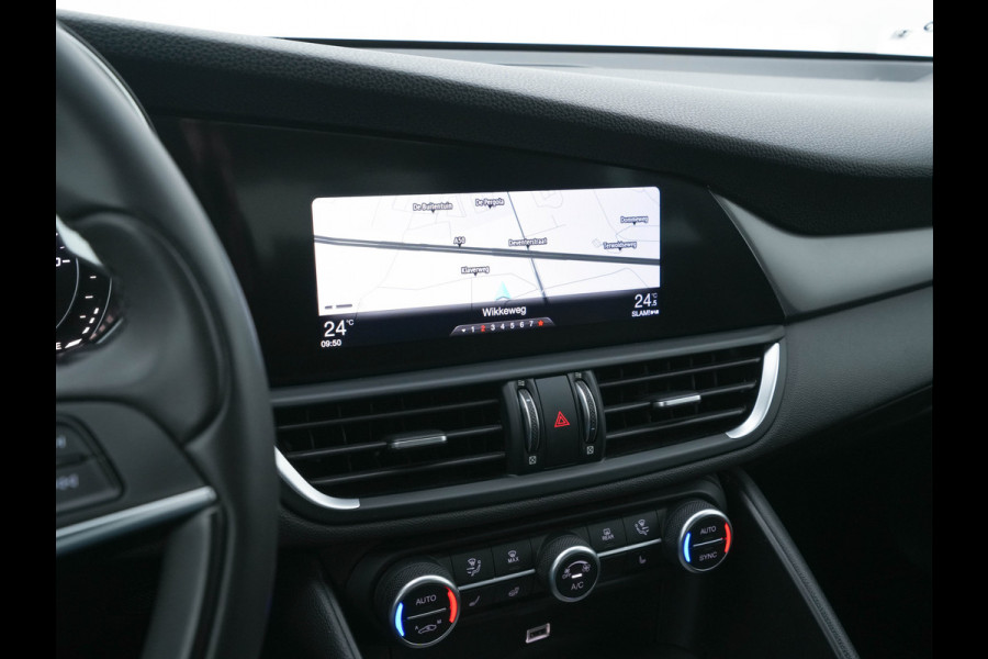 Alfa Romeo Giulia 2.0T B-Tech (INCL.BTW) Aut. *LUXURY-LEATHER | XENON | ADAPTIVE-CRUISE | MEMORY-PACK | HEATED-SPORTSEATS | KEYLESS | CAMERA | NAVI-FULLMAP | DAB+ | SHIFT-PADDLES | PRIVACY-GLASS | SHIFT-PADDLES | ECC | 18 Alfa Romeo Giulia 2.0T B-Tech (INCL.BTW) Aut. *LUXURY-LEATHER | XENON | ADAPTIVE-CRUISE | MEMORY-PACK | HEATED-SPORTSEATS | KEYLESS | CAMERA | NAVI-FULLMAP | DAB+ | SHIFT-PADDLES | PRIVACY-GLASS | SHIFT-PADDLES | ECC | 18