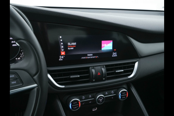 Alfa Romeo Giulia 2.0T B-Tech (INCL.BTW) Aut. *LUXURY-LEATHER | XENON | ADAPTIVE-CRUISE | MEMORY-PACK | HEATED-SPORTSEATS | KEYLESS | CAMERA | NAVI-FULLMAP | DAB+ | SHIFT-PADDLES | PRIVACY-GLASS | SHIFT-PADDLES | ECC | 18 Alfa Romeo Giulia 2.0T B-Tech (INCL.BTW) Aut. *LUXURY-LEATHER | XENON | ADAPTIVE-CRUISE | MEMORY-PACK | HEATED-SPORTSEATS | KEYLESS | CAMERA | NAVI-FULLMAP | DAB+ | SHIFT-PADDLES | PRIVACY-GLASS | SHIFT-PADDLES | ECC | 18