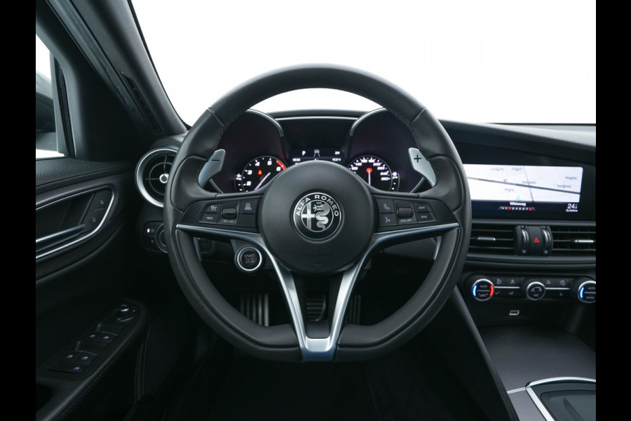 Alfa Romeo Giulia 2.0T B-Tech (INCL.BTW) Aut. *LUXURY-LEATHER | XENON | ADAPTIVE-CRUISE | MEMORY-PACK | HEATED-SPORTSEATS | KEYLESS | CAMERA | NAVI-FULLMAP | DAB+ | SHIFT-PADDLES | PRIVACY-GLASS | SHIFT-PADDLES | ECC | 18 Alfa Romeo Giulia 2.0T B-Tech (INCL.BTW) Aut. *LUXURY-LEATHER | XENON | ADAPTIVE-CRUISE | MEMORY-PACK | HEATED-SPORTSEATS | KEYLESS | CAMERA | NAVI-FULLMAP | DAB+ | SHIFT-PADDLES | PRIVACY-GLASS | SHIFT-PADDLES | ECC | 18