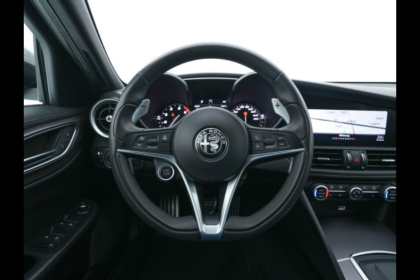 Alfa Romeo Giulia 2.0T B-Tech (INCL.BTW) Aut. *LUXURY-LEATHER | XENON | ADAPTIVE-CRUISE | MEMORY-PACK | HEATED-SPORTSEATS | KEYLESS | CAMERA | NAVI-FULLMAP | DAB+ | SHIFT-PADDLES | PRIVACY-GLASS | SHIFT-PADDLES | ECC | 18 Alfa Romeo Giulia 2.0T B-Tech (INCL.BTW) Aut. *LUXURY-LEATHER | XENON | ADAPTIVE-CRUISE | MEMORY-PACK | HEATED-SPORTSEATS | KEYLESS | CAMERA | NAVI-FULLMAP | DAB+ | SHIFT-PADDLES | PRIVACY-GLASS | SHIFT-PADDLES | ECC | 18