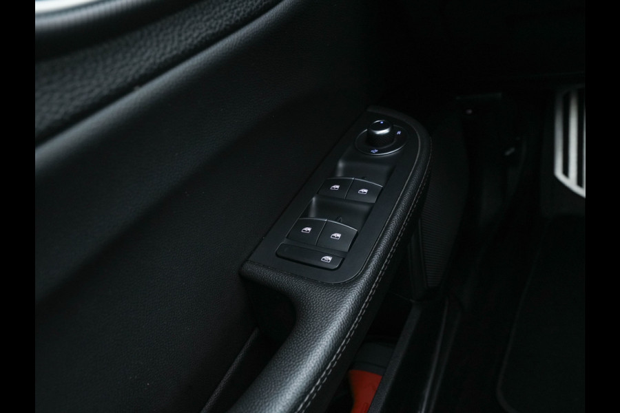 Alfa Romeo Giulia 2.0T B-Tech (INCL.BTW) Aut. *LUXURY-LEATHER | XENON | ADAPTIVE-CRUISE | MEMORY-PACK | HEATED-SPORTSEATS | KEYLESS | CAMERA | NAVI-FULLMAP | DAB+ | SHIFT-PADDLES | PRIVACY-GLASS | SHIFT-PADDLES | ECC | 18 Alfa Romeo Giulia 2.0T B-Tech (INCL.BTW) Aut. *LUXURY-LEATHER | XENON | ADAPTIVE-CRUISE | MEMORY-PACK | HEATED-SPORTSEATS | KEYLESS | CAMERA | NAVI-FULLMAP | DAB+ | SHIFT-PADDLES | PRIVACY-GLASS | SHIFT-PADDLES | ECC | 18