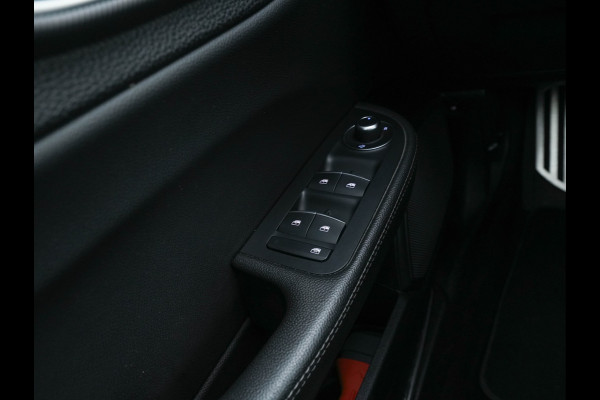 Alfa Romeo Giulia 2.0T B-Tech (INCL.BTW) Aut. *LUXURY-LEATHER | XENON | ADAPTIVE-CRUISE | MEMORY-PACK | HEATED-SPORTSEATS | KEYLESS | CAMERA | NAVI-FULLMAP | DAB+ | SHIFT-PADDLES | PRIVACY-GLASS | SHIFT-PADDLES | ECC | 18 Alfa Romeo Giulia 2.0T B-Tech (INCL.BTW) Aut. *LUXURY-LEATHER | XENON | ADAPTIVE-CRUISE | MEMORY-PACK | HEATED-SPORTSEATS | KEYLESS | CAMERA | NAVI-FULLMAP | DAB+ | SHIFT-PADDLES | PRIVACY-GLASS | SHIFT-PADDLES | ECC | 18
