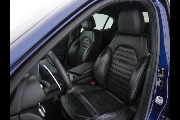 Alfa Romeo Giulia 2.0T B-Tech (INCL.BTW) Aut. *LUXURY-LEATHER | XENON | ADAPTIVE-CRUISE | MEMORY-PACK | HEATED-SPORTSEATS | KEYLESS | CAMERA | NAVI-FULLMAP | DAB+ | SHIFT-PADDLES | PRIVACY-GLASS | SHIFT-PADDLES | ECC | 18 Alfa Romeo Giulia 2.0T B-Tech (INCL.BTW) Aut. *LUXURY-LEATHER | XENON | ADAPTIVE-CRUISE | MEMORY-PACK | HEATED-SPORTSEATS | KEYLESS | CAMERA | NAVI-FULLMAP | DAB+ | SHIFT-PADDLES | PRIVACY-GLASS | SHIFT-PADDLES | ECC | 18
