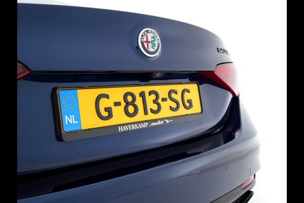 Alfa Romeo Giulia 2.0T B-Tech (INCL.BTW) Aut. *LUXURY-LEATHER | XENON | ADAPTIVE-CRUISE | MEMORY-PACK | HEATED-SPORTSEATS | KEYLESS | CAMERA | NAVI-FULLMAP | DAB+ | SHIFT-PADDLES | PRIVACY-GLASS | SHIFT-PADDLES | ECC | 18 Alfa Romeo Giulia 2.0T B-Tech (INCL.BTW) Aut. *LUXURY-LEATHER | XENON | ADAPTIVE-CRUISE | MEMORY-PACK | HEATED-SPORTSEATS | KEYLESS | CAMERA | NAVI-FULLMAP | DAB+ | SHIFT-PADDLES | PRIVACY-GLASS | SHIFT-PADDLES | ECC | 18