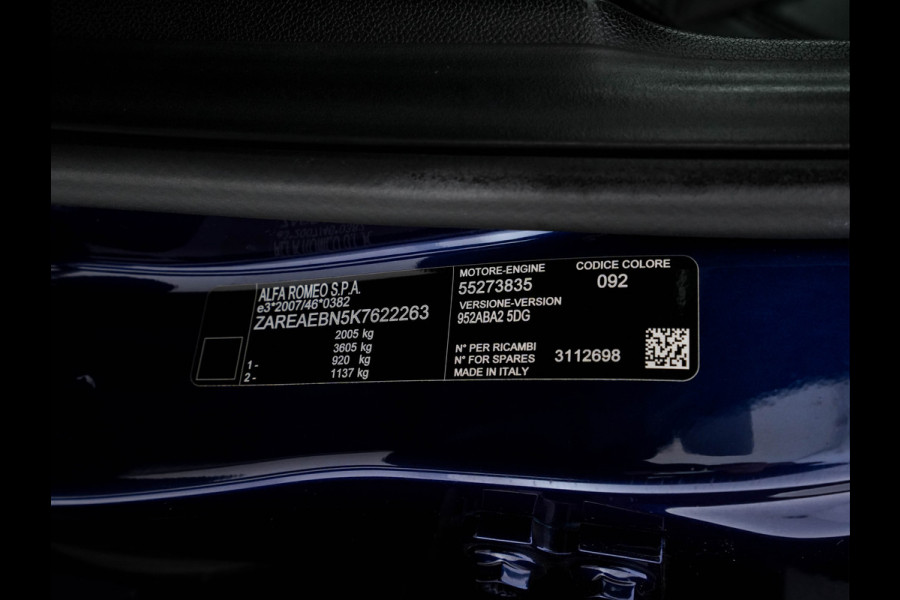Alfa Romeo Giulia 2.0T B-Tech (INCL.BTW) Aut. *LUXURY-LEATHER | XENON | ADAPTIVE-CRUISE | MEMORY-PACK | HEATED-SPORTSEATS | KEYLESS | CAMERA | NAVI-FULLMAP | DAB+ | SHIFT-PADDLES | PRIVACY-GLASS | SHIFT-PADDLES | ECC | 18 Alfa Romeo Giulia 2.0T B-Tech (INCL.BTW) Aut. *LUXURY-LEATHER | XENON | ADAPTIVE-CRUISE | MEMORY-PACK | HEATED-SPORTSEATS | KEYLESS | CAMERA | NAVI-FULLMAP | DAB+ | SHIFT-PADDLES | PRIVACY-GLASS | SHIFT-PADDLES | ECC | 18