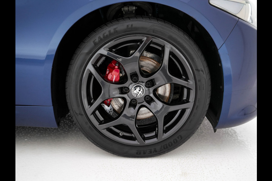 Alfa Romeo Giulia 2.0T B-Tech (INCL.BTW) Aut. *LUXURY-LEATHER | XENON | ADAPTIVE-CRUISE | MEMORY-PACK | HEATED-SPORTSEATS | KEYLESS | CAMERA | NAVI-FULLMAP | DAB+ | SHIFT-PADDLES | PRIVACY-GLASS | SHIFT-PADDLES | ECC | 18 Alfa Romeo Giulia 2.0T B-Tech (INCL.BTW) Aut. *LUXURY-LEATHER | XENON | ADAPTIVE-CRUISE | MEMORY-PACK | HEATED-SPORTSEATS | KEYLESS | CAMERA | NAVI-FULLMAP | DAB+ | SHIFT-PADDLES | PRIVACY-GLASS | SHIFT-PADDLES | ECC | 18