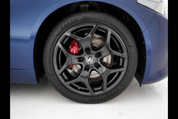 Alfa Romeo Giulia 2.0T B-Tech (INCL.BTW) Aut. *LUXURY-LEATHER | XENON | ADAPTIVE-CRUISE | MEMORY-PACK | HEATED-SPORTSEATS | KEYLESS | CAMERA | NAVI-FULLMAP | DAB+ | SHIFT-PADDLES | PRIVACY-GLASS | SHIFT-PADDLES | ECC | 18 Alfa Romeo Giulia 2.0T B-Tech (INCL.BTW) Aut. *LUXURY-LEATHER | XENON | ADAPTIVE-CRUISE | MEMORY-PACK | HEATED-SPORTSEATS | KEYLESS | CAMERA | NAVI-FULLMAP | DAB+ | SHIFT-PADDLES | PRIVACY-GLASS | SHIFT-PADDLES | ECC | 18