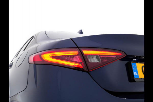 Alfa Romeo Giulia 2.0T B-Tech (INCL.BTW) Aut. *LUXURY-LEATHER | XENON | ADAPTIVE-CRUISE | MEMORY-PACK | HEATED-SPORTSEATS | KEYLESS | CAMERA | NAVI-FULLMAP | DAB+ | SHIFT-PADDLES | PRIVACY-GLASS | SHIFT-PADDLES | ECC | 18 Alfa Romeo Giulia 2.0T B-Tech (INCL.BTW) Aut. *LUXURY-LEATHER | XENON | ADAPTIVE-CRUISE | MEMORY-PACK | HEATED-SPORTSEATS | KEYLESS | CAMERA | NAVI-FULLMAP | DAB+ | SHIFT-PADDLES | PRIVACY-GLASS | SHIFT-PADDLES | ECC | 18