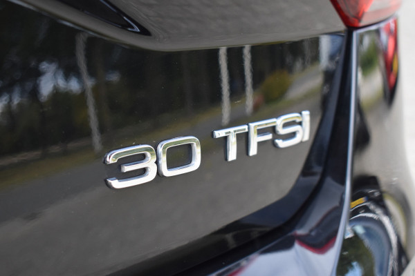Audi Q2 30 TFSI Sport S line Edition / Parkeersensoren / LED / Multimedia / Cruise Control / Navigatie