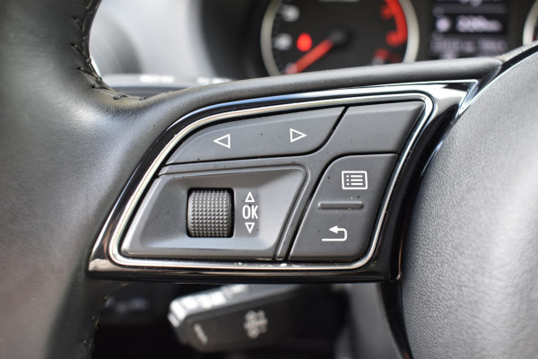 Audi Q2 30 TFSI Sport S line Edition / Parkeersensoren / LED / Multimedia / Cruise Control / Navigatie