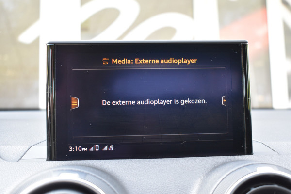 Audi Q2 30 TFSI Sport S line Edition / Parkeersensoren / LED / Multimedia / Cruise Control / Navigatie