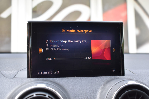 Audi Q2 30 TFSI Sport S line Edition / Parkeersensoren / LED / Multimedia / Cruise Control / Navigatie