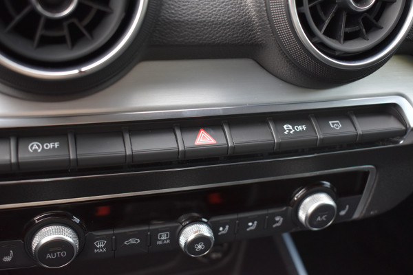 Audi Q2 30 TFSI Sport S line Edition / Parkeersensoren / LED / Multimedia / Cruise Control / Navigatie