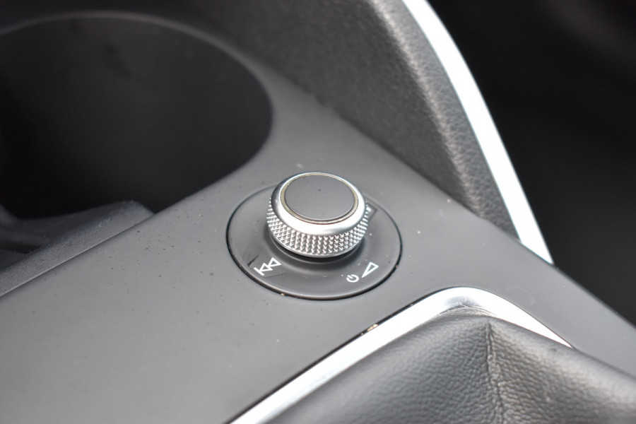 Audi Q2 30 TFSI Sport S line Edition / Parkeersensoren / LED / Multimedia / Cruise Control / Navigatie