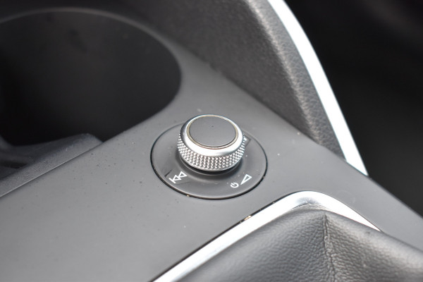 Audi Q2 30 TFSI Sport S line Edition / Parkeersensoren / LED / Multimedia / Cruise Control / Navigatie