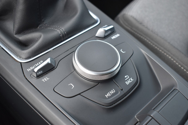 Audi Q2 30 TFSI Sport S line Edition / Parkeersensoren / LED / Multimedia / Cruise Control / Navigatie
