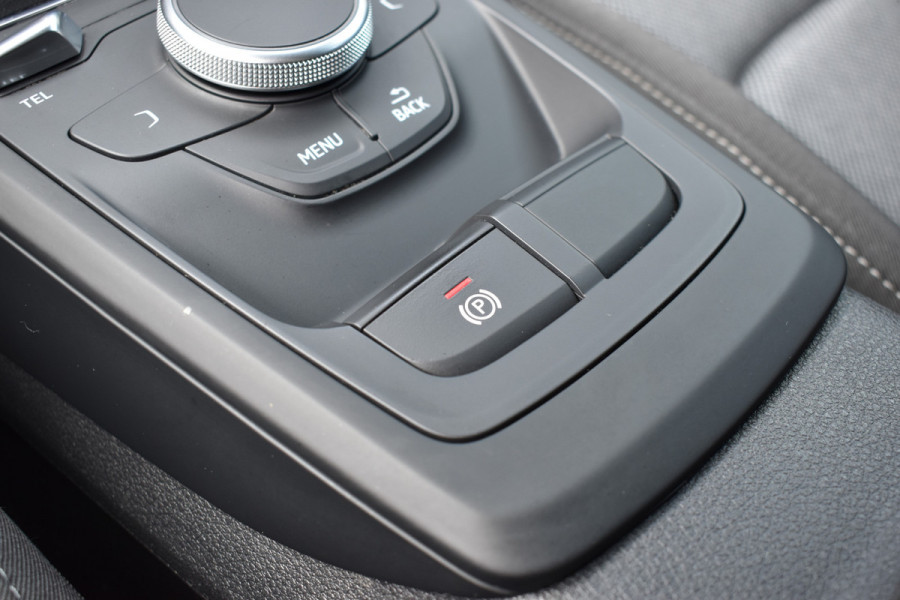 Audi Q2 30 TFSI Sport S line Edition / Parkeersensoren / LED / Multimedia / Cruise Control / Navigatie