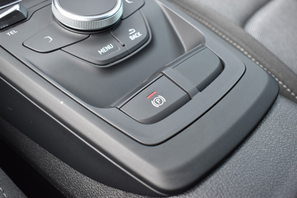 Audi Q2 30 TFSI Sport S line Edition / Parkeersensoren / LED / Multimedia / Cruise Control / Navigatie