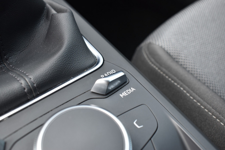 Audi Q2 30 TFSI Sport S line Edition / Parkeersensoren / LED / Multimedia / Cruise Control / Navigatie