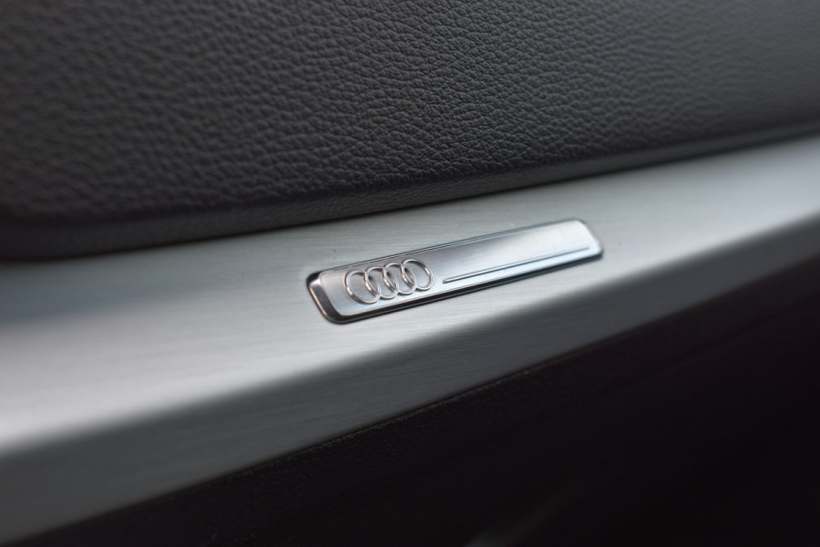 Audi Q2 30 TFSI Sport S line Edition / Parkeersensoren / LED / Multimedia / Cruise Control / Navigatie