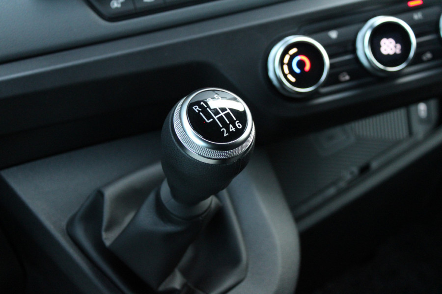 Renault Master T35 2.0 dCi 170pk L2H2 Extra DC - Navigatie - Camera - 270 gr deuren - Parkeersensoren - Draadloos laden - Rijklaar