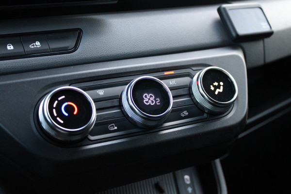 Renault Master T35 2.0 dCi 170pk L2H2 Extra DC - Navigatie - Camera - 270 gr deuren - Parkeersensoren - Draadloos laden - Rijklaar