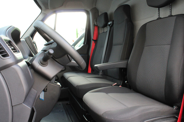 Renault Master T35 2.3 dCi 150 L2H2 Energy Work Edition > 150pk/Dubbele schuifdeur/Camera/Trekhaak/Imperiaal Renault Master T35 2.3 dCi 150 L2H2 Energy Work Edition > 150pk/Dubbele schuifdeur/Camera/Trekhaak/Imperiaal